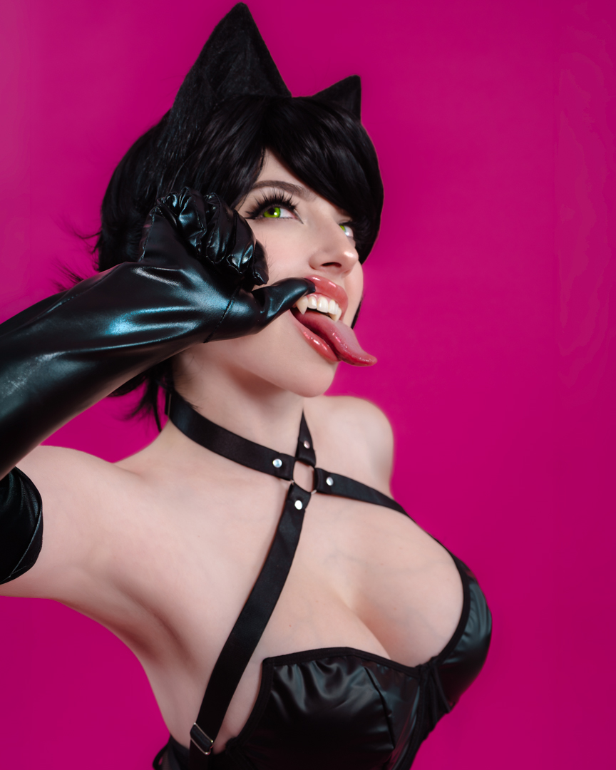 serinide's tweet photo. COASTAL CATWOMAN 🐈‍⬛🩷

can you tell which pose bruised my spine..... (no that picture isn't rotated) (realizing now i could have probably just done that ) https://t.co/0DfJidfoJz
