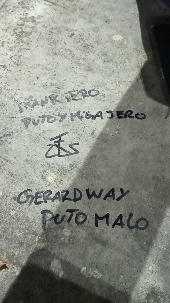 usinpr1son's tweet photo. Vandalizmo también en el barrio chino viva la delincuencia loco https://t.co/ScMh96SprA