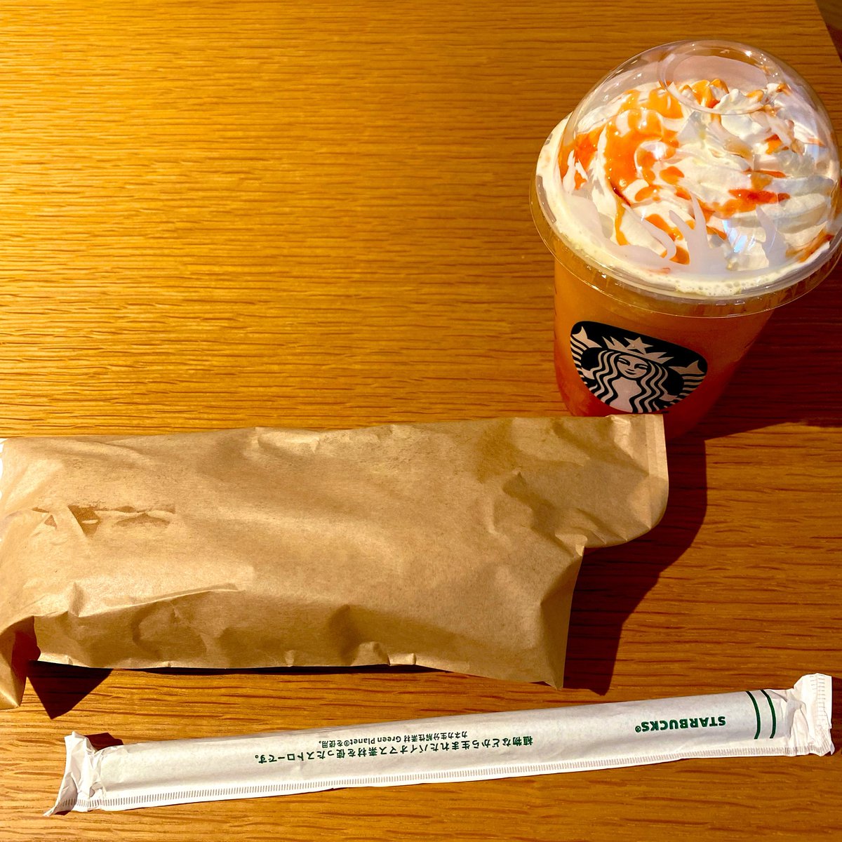 chee_029's tweet photo. 写真は雑だけど #ぎゅぎゅっとオレンジandマンゴーフラペチーノ 飲んでみました🍊🥭

マンゴー好きなのに、思ったよりオレンジが強くて残念だったけど、ちびチーが好きそうだなぁって思ったw https://t.co/TvKbIYQzZl