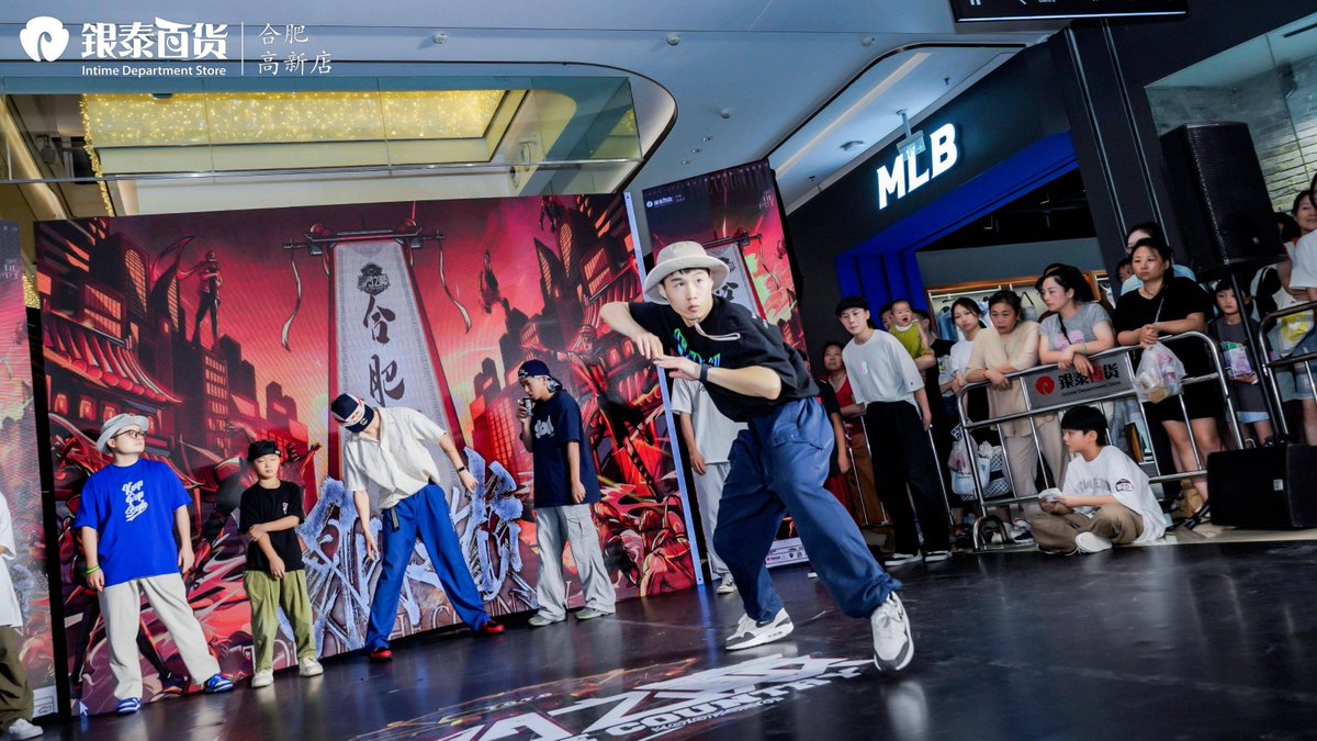 jayesskim's tweet photo. 【街舞社团招新预告】下周晚7点操场快闪battle！零基础也能凑个热闹，还有小礼品拿，速来！ https://t.co/7blhu3Yvsm