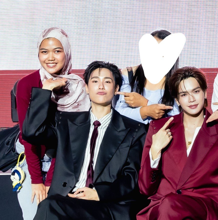 jumarku's tweet photo. Actually, today, is my birthday. But I'm feeling so down today... Knowing my babies are feeling insecure and uncomfortable breaks my heart, and I honestly felt so guilty that it's my birthday today.

But no matter what, my love for Junior and Mark won't change even a bit. -c- https://t.co/nJV37SnXiG