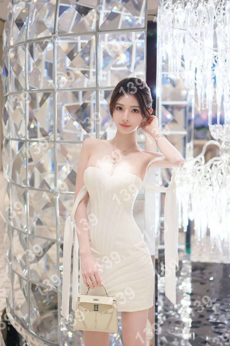 ChompuTH's tweet photo. 新河居民小组
👉助理@SkSk609
久久连妹子白嫖勿扰
看上了请截图妹子便客服快速安排
#万江
#东莞
和你在一起的时候，不想有皎洁的月光，路灯最好也不要亮，巴不得整个世界都暗一点，这样才敢吻上你的脸 https://t.co/IBNSf4YULO