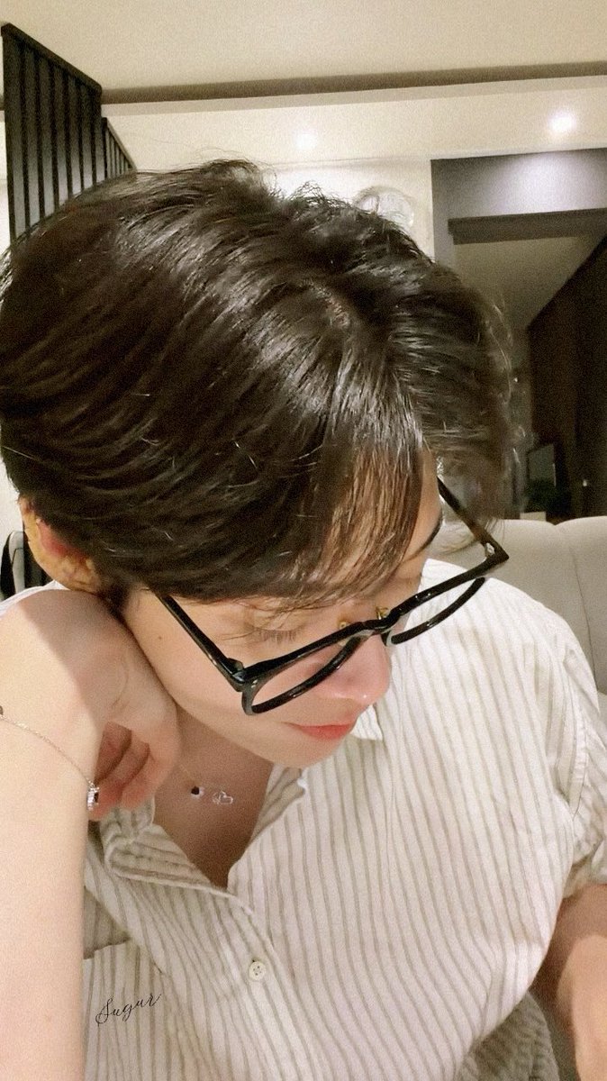 Jiushiyiketang2's tweet photo. 2026.07.27  | #kimyoonsik ig 直播

人夫感😋

#김윤식 https://t.co/NfvQqqK8wO