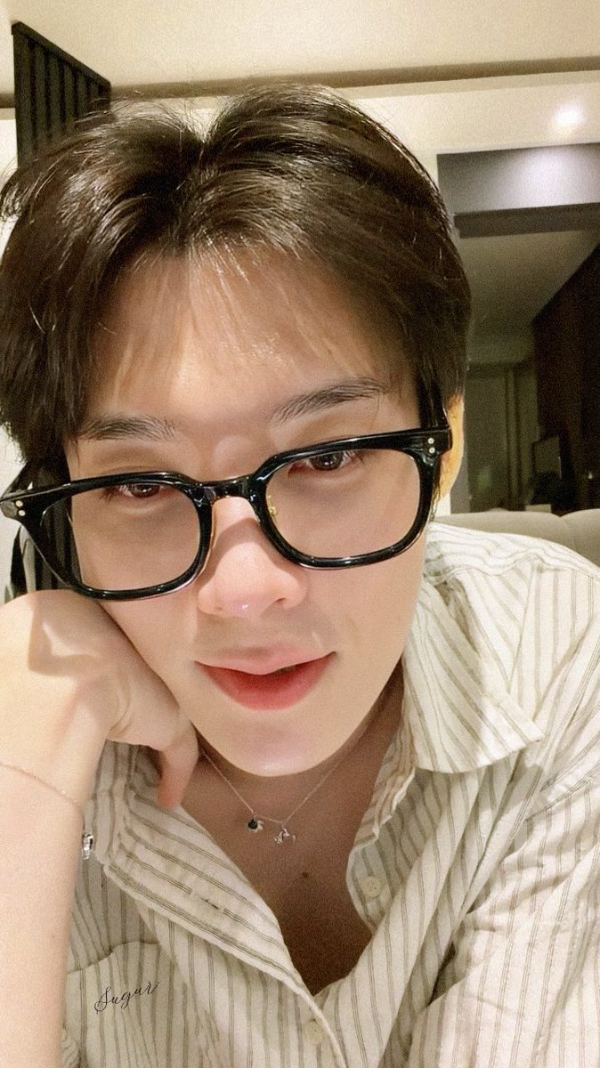 Jiushiyiketang2's tweet photo. 2026.07.27  | #kimyoonsik ig 直播

人夫感😋

#김윤식 https://t.co/NfvQqqK8wO