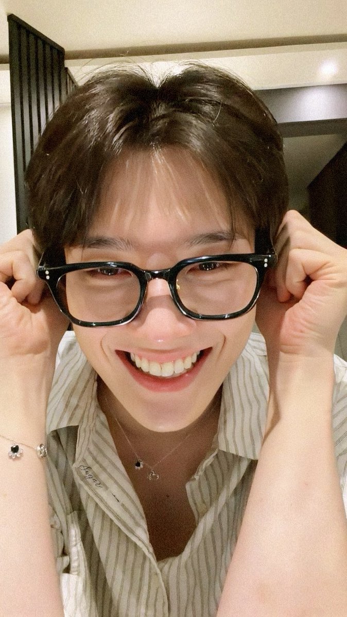 Jiushiyiketang2's tweet photo. 2026.07.27  | #kimyoonsik ig 直播

人夫感😋

#김윤식 https://t.co/NfvQqqK8wO