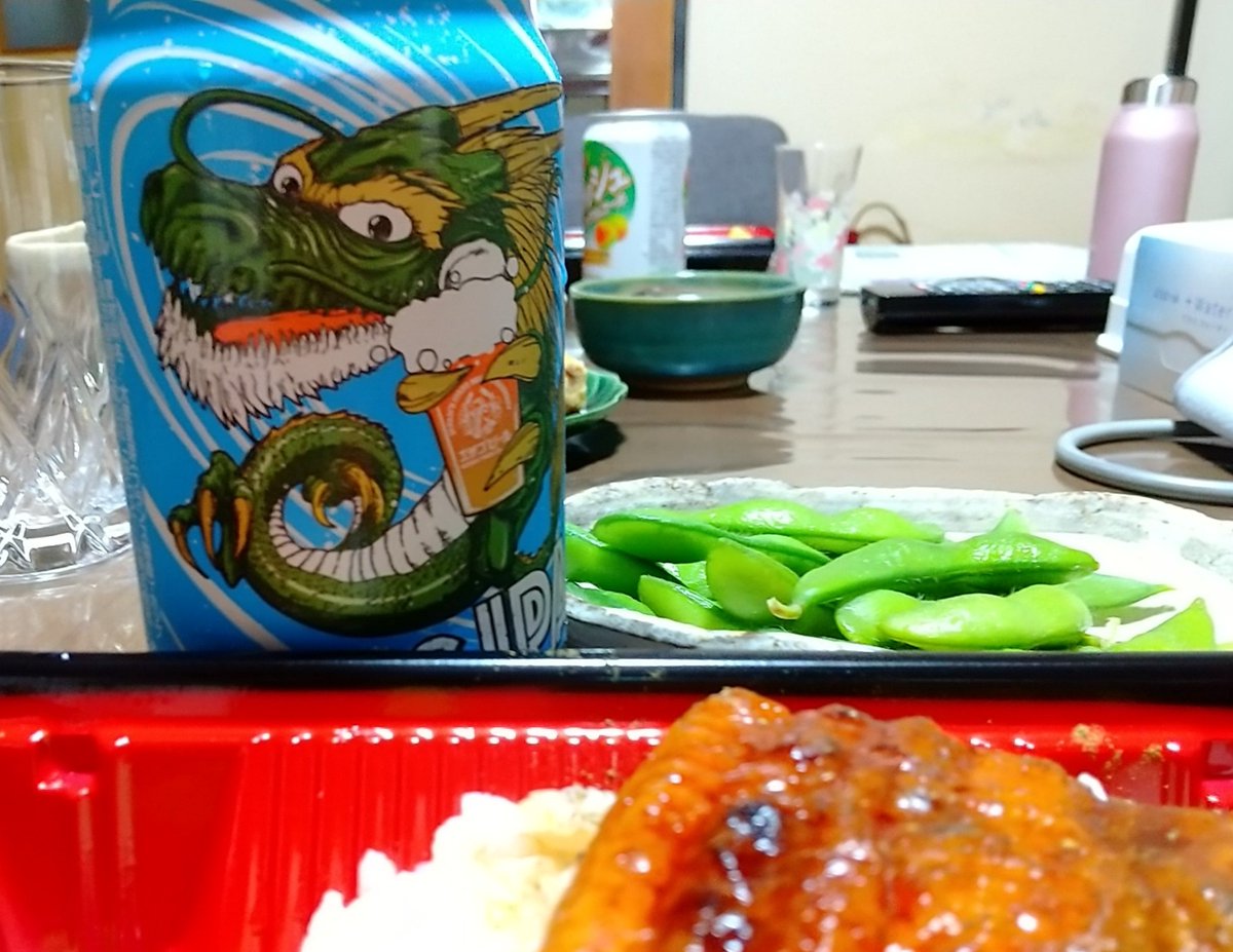 Mizuchi_Y's tweet photo. 盛岡でブルコが再び勝利したので鰻を食べ、ドラゴンビールで祝った…  って、実は たまたま😅
10歳で活躍って、ばんえい競馬みたい だけど、好成績を残し、元気にそろそろ スピードの世界から次のステージへ… などとも願ってしまう💦 https://t.co/gwHfBBuv1F