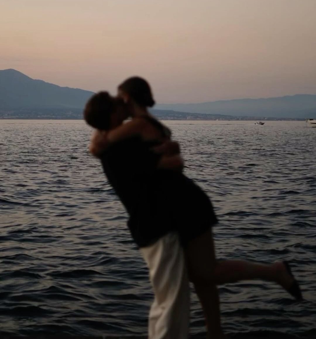 cutelovemood's tweet photo. hold me by the ocean https://t.co/NQrmuuzf84