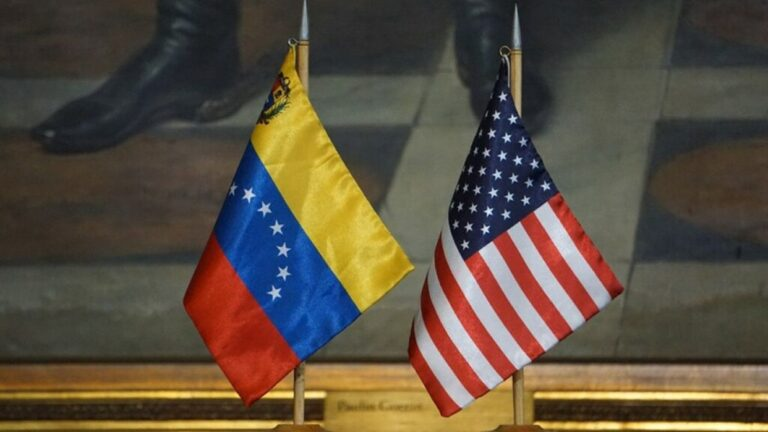 Elperiodiquito's tweet photo. #Mund Departamento del Tesoro de EEUU anunció  flexibilización temporal de medidas de supervisión financiera para permitir que instituciones  faciliten operaciones autorizadas relacionadas con la recuperación económica y ayuda humanitaria en Venezuela. https://t.co/HVD9t1fP4z https://t.co/Bs2j5xCm40
