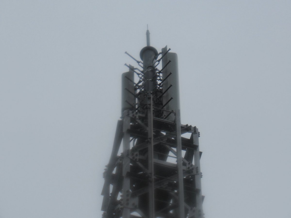 491net's tweet photo. 民放テレビ
テレビ送信アンテナ: 4L双ループ1段2面+6L双ループ1段1面(民放テレビ全局)
テレビ受信アンテナ: 低ライドローブ受信空中線(笹森山を放送波受信) https://t.co/6EONbHzeNr