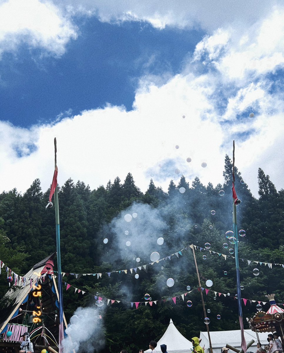 ktrm1122's tweet photo. 初の３日通しフジロック
しんどい時間もあったが、本当に最高だった…

装備は昨年同様@_______THESUN 
☂️でも重くても無敵の機能性

マイベストアクト
🥇Bialystocks、Basement Jaxx
🥈The XX 
🥉Mogwai

マイベストフード
🎖️WILLIAMSの🍔

#fujirock 
#フジロック
#UNDERTHESUN 
#ROOTSBR https://t.co/MT4ljEqhyo