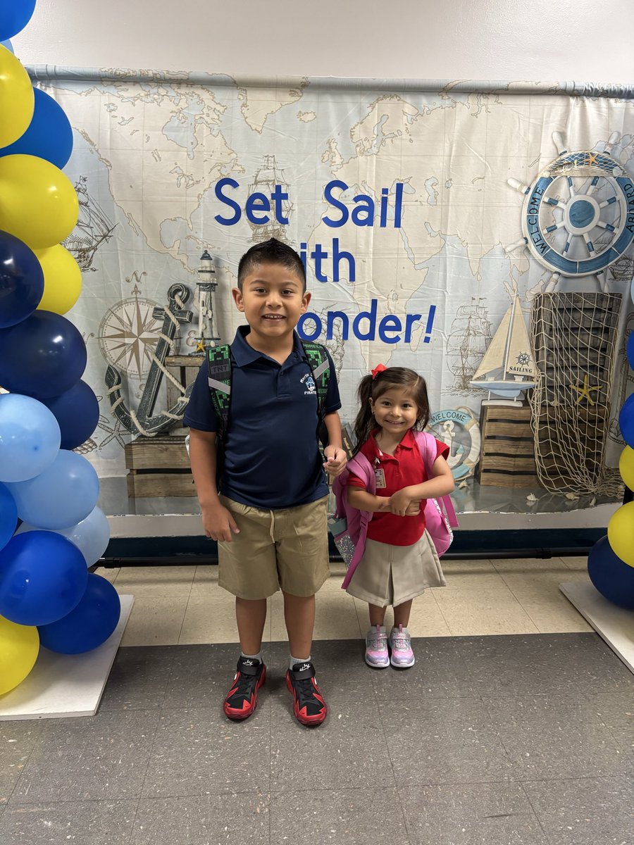 MAlvarez_MCE's tweet photo. The most bittersweet days are first days of school because you realize how fast babies grow! My littles and I had an amazing first day of school.
#SetSailwithWonder #LearningistheTreasure #DualLanguageAcademy #AcademiadeDosIdiomas https://t.co/KMhnVV7KqA
