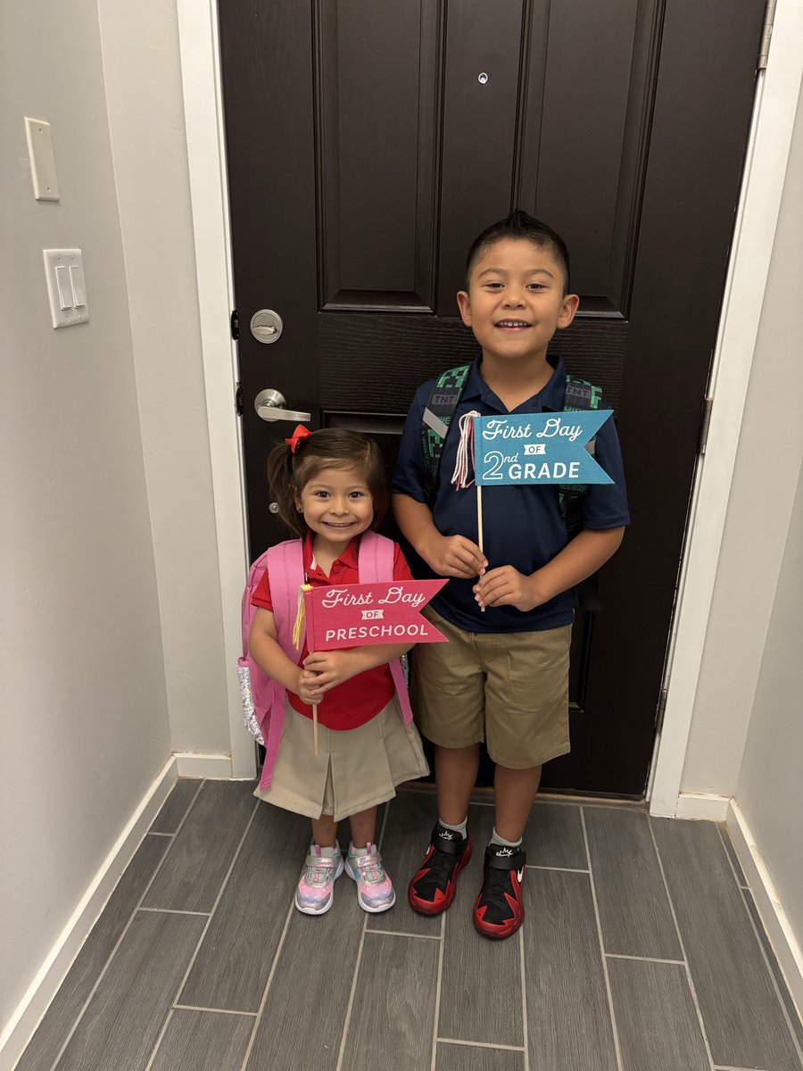 MAlvarez_MCE's tweet photo. The most bittersweet days are first days of school because you realize how fast babies grow! My littles and I had an amazing first day of school.
#SetSailwithWonder #LearningistheTreasure #DualLanguageAcademy #AcademiadeDosIdiomas https://t.co/KMhnVV7KqA