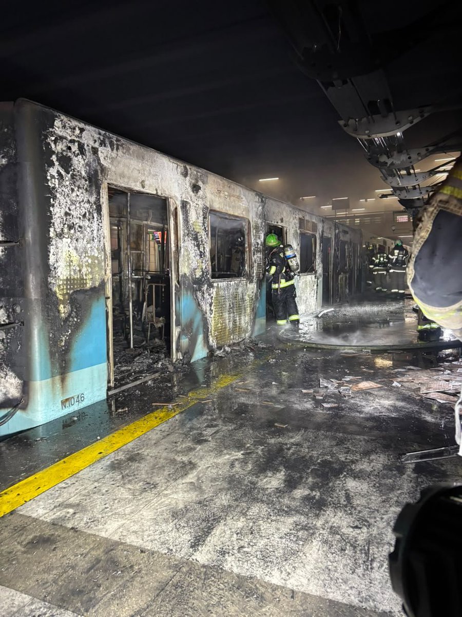 fdo2000's tweet photo. 🔴 Se mantiene procedimiento de emergencia en Incendio por vagones de @metrodesantiago en Estación Santa Isabel en Avda Bustamante y Santa Isabel en Providencia, se mantiene labores de ventilación, Bomberos investigara las causas @biobio @chile_accidente @Louisvasquez23 https://t.co/uC3fIGhaBa