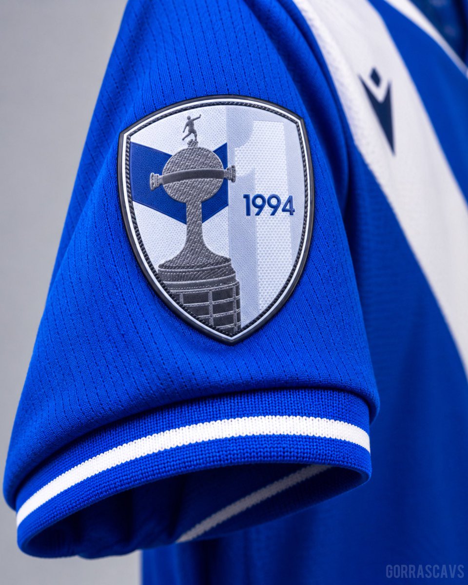 Velezonline's tweet photo. De los 27 campeones de América uno es Vélez Sarsfield y este es su parche: 1994 https://t.co/CyUT1WGpbx