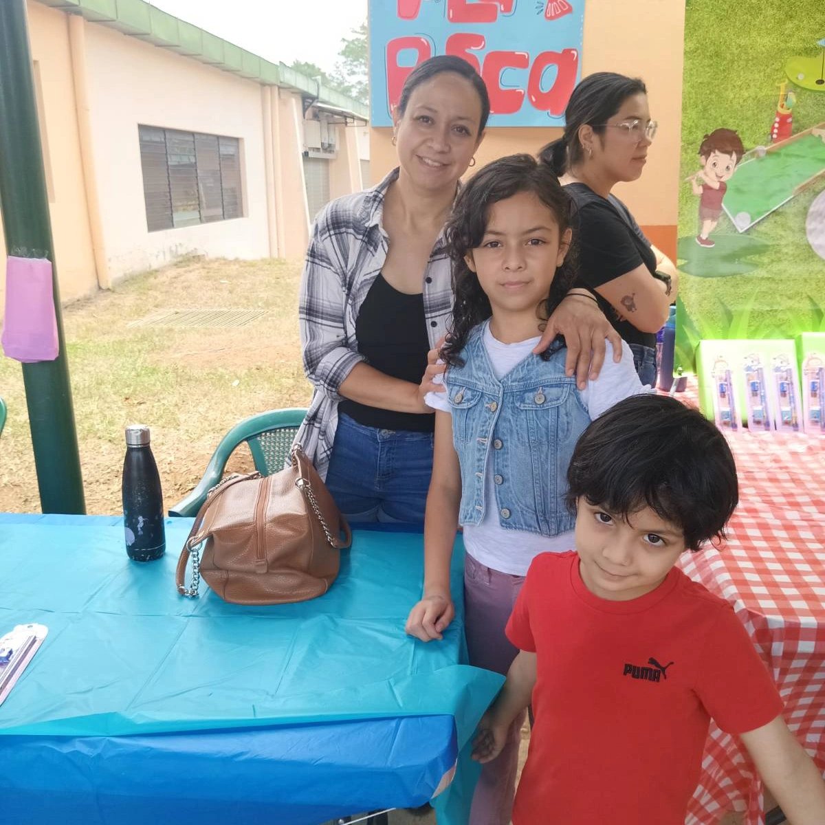 Dash42808297's tweet photo. Buenas tardes  Sr. Presidente @nayibbukele, espero se encuentre bien usted y su familia. mi nombre es Jennifer Salinas , por este medio quisiera solicitar de su valiosa ayuda. En agosto de 2025 ingresé de emergencia al hospital por dolor de estómago y se hizo una cirugía de emergencia debido a que encontraron un tumor cancerígeno y me sometí a 12 quimioterapia, termine mi tratamiento, Pero en un chequeo se detecto otro tumor metastasico en el hígado y me sometí nuevamente a una cirugía y se le hizo un examen molecular a la célula y se descubrió que ha mutado, Pero mi familia y yo ya no podemos cubrir los gastos por lo que optamos ir al hospital oncológico ISSS, Pero no cuentan con inmunoterapia, la que es compatible con la mutación que tengo. Y me he tomado el atrevimiento de pedir su ayuda, ya que es una situación bastante frustrante cuando se es madre.
 Mi familia y yo hemos estado haciendo el gran esfuerzo de pagar todo mi tratamiento anterior y ya no contamos para este nuevo reto.
Espero llegue mi historia a usted y de antemano muchas gracias.