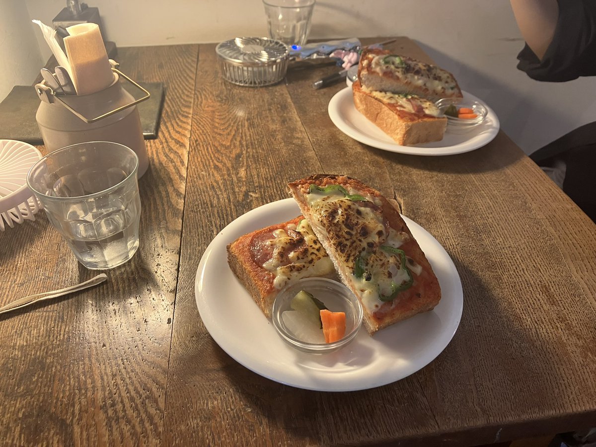Furuya_hru's tweet photo. オシャレじゃない？親友とカフェ行ったの！ https://t.co/1Np8S3QpJC