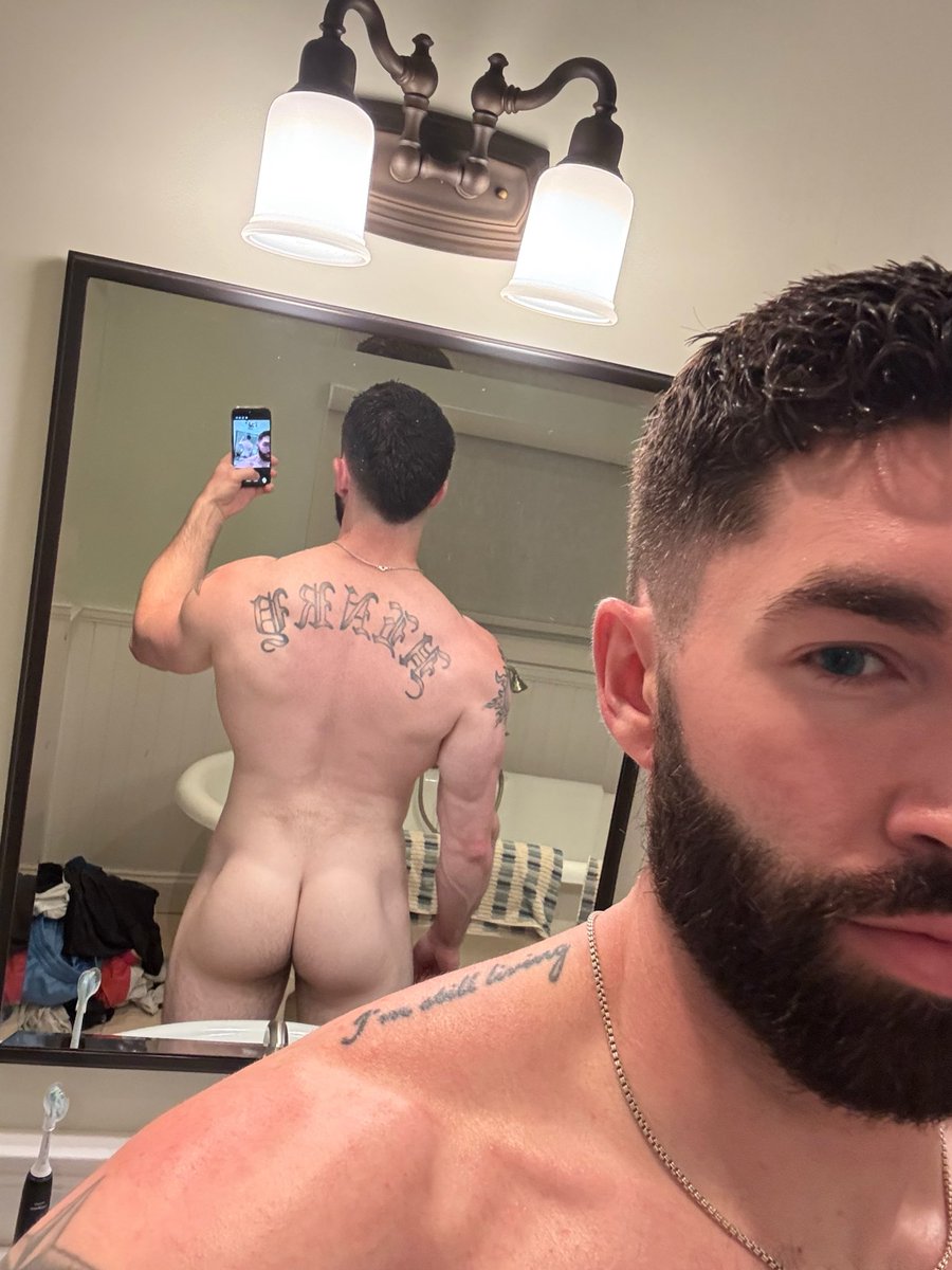 FarmerB28's tweet photo. Rt if you’re an ass kinda guy 😏 #gay #men #bubblebutt #ass #onlyfans #hairy https://t.co/ncInSd4cZ3