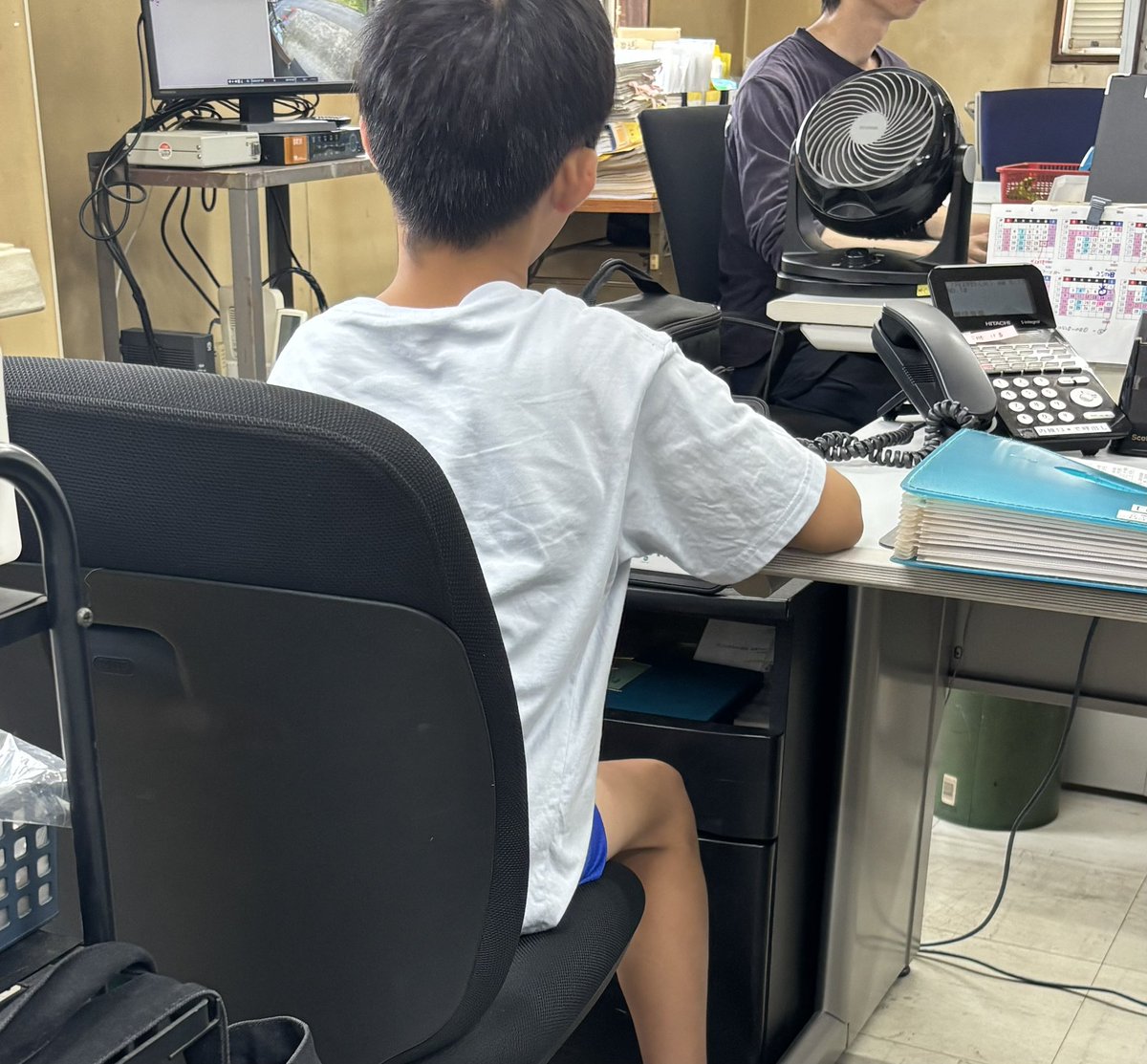 NARUKAWASS's tweet photo. 弊社は子連れ出勤🆗な会社なので、学校がお休みになると、可愛い社員が増えます❗️
宿題課題に取り組み中
大人も更に頑張らないと💦 https://t.co/sEgPPyHplV