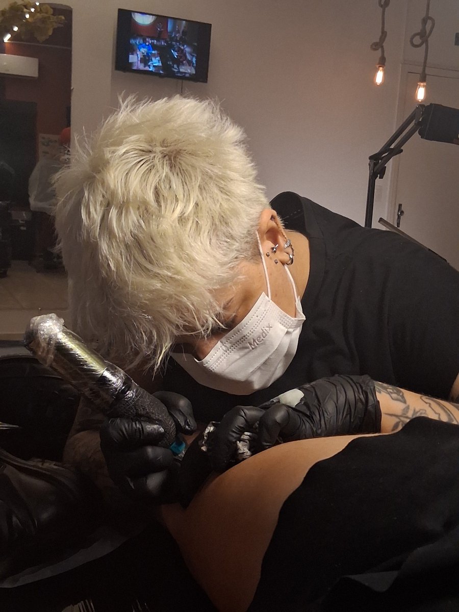 _madeforhim's tweet photo. Meu namorado me tatuando sem eu saber o desenho pq aqui é confiança 100%

@madeforher_ https://t.co/dHmuaUikHR