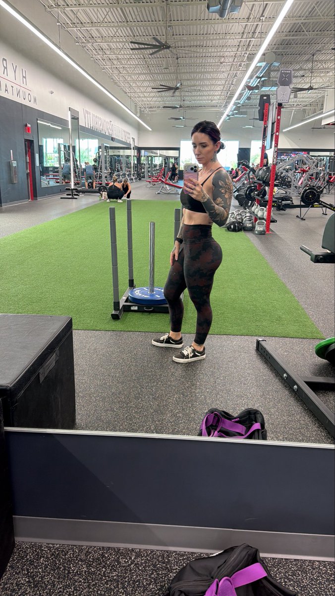 AlabamaDeerest's tweet photo. All of my favorite activities involve getting sweaty. 🥵 https://t.co/c7koQ6zH2m