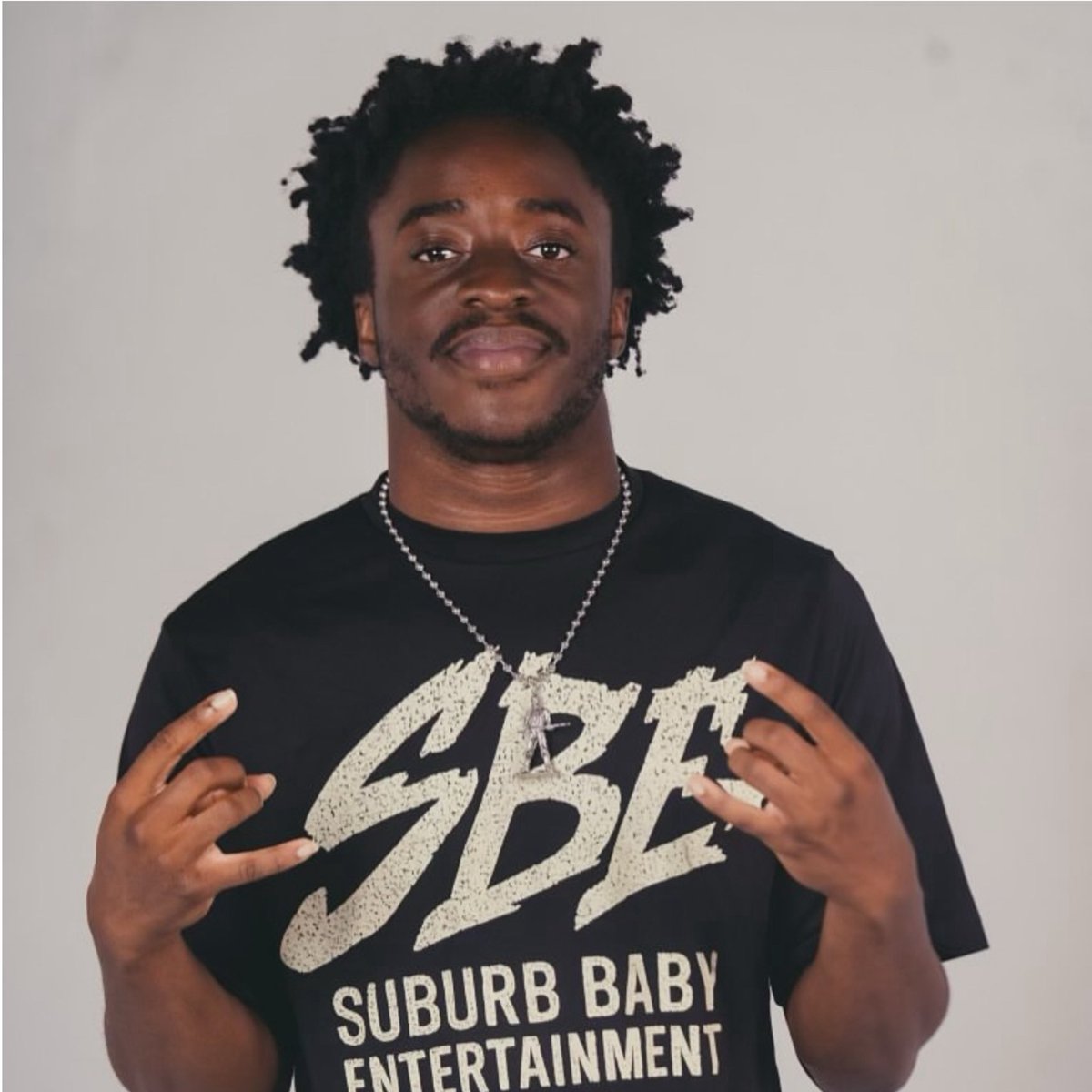 viewsceo's tweet photo. Suburbbaby is getting called out after going from 70,000+ live viewers to averaging only 7,000 😳 https://t.co/QDG8OR3hsK