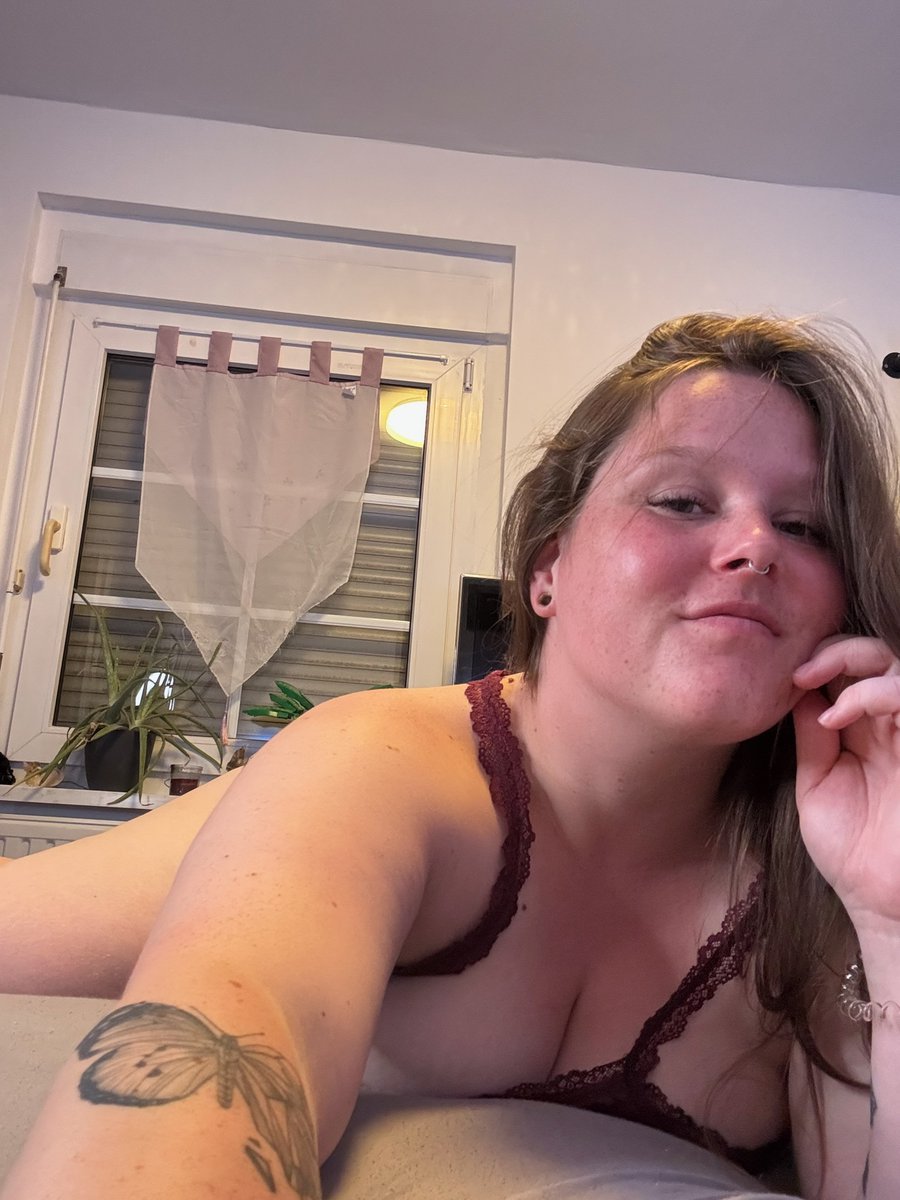 fayevalentap0's tweet photo. know I’m plus sized &amp; a 6/10 at best but can I still get a couple of likes? 💗 https://t.co/oz3o6bn9QT