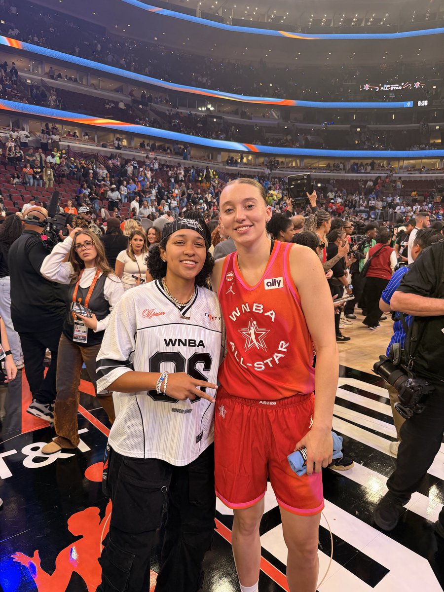 auntienae95's tweet photo. ASW 💫🏀🧡 https://t.co/t4jmBxXF4x