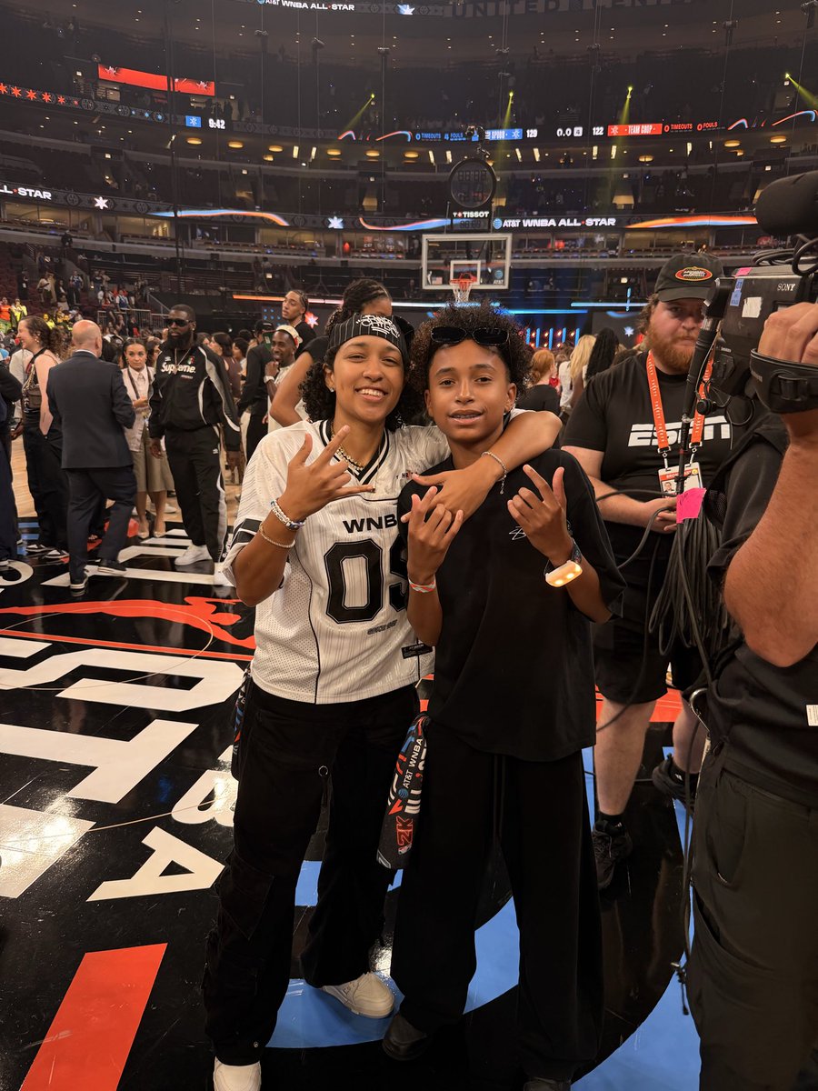 auntienae95's tweet photo. ASW 💫🏀🧡 https://t.co/t4jmBxXF4x