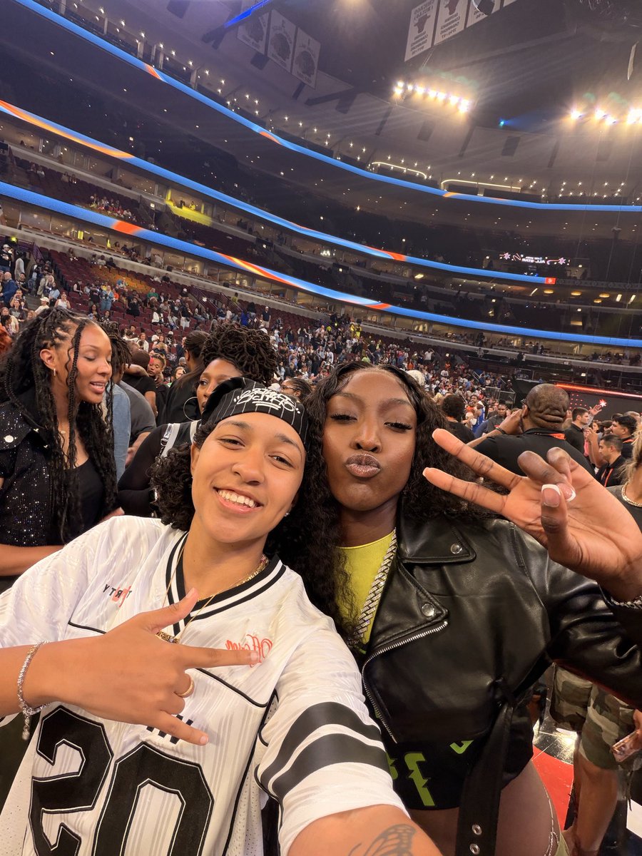 auntienae95's tweet photo. ASW 💫🏀🧡 https://t.co/t4jmBxXF4x