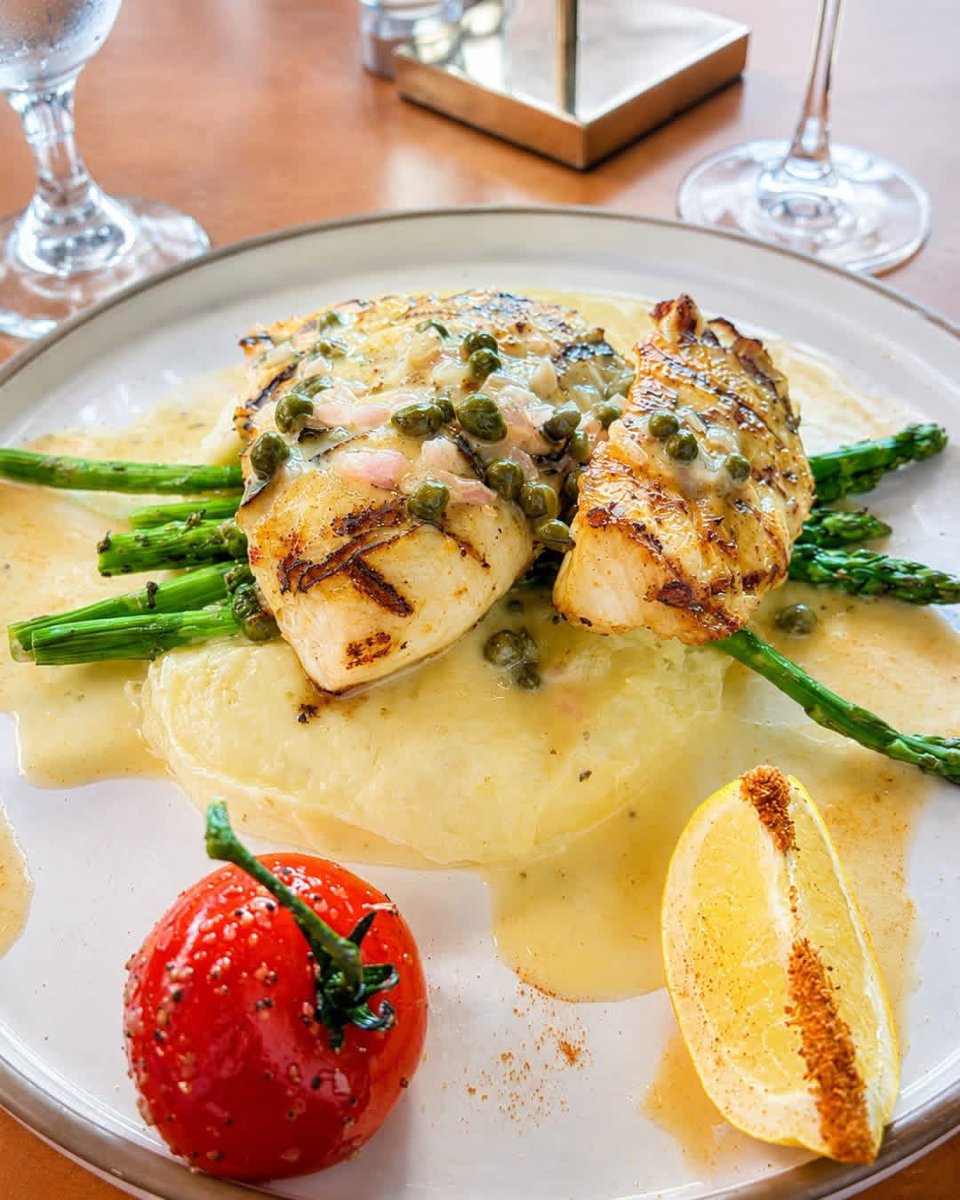 CarolinaSteakMB's tweet photo. ✨ Whether you're craving premium #steaks, fresh #seafood, #pizza from the brick oven, or handcrafted #cocktails, you'll find it all served with warm Southern hospitality in one of #MyrtleBeach's most historic restaurants.

📞 (843)945-9288
🌐 https://t.co/bNCF1noQpc https://t.co/ApO8d5M4PL