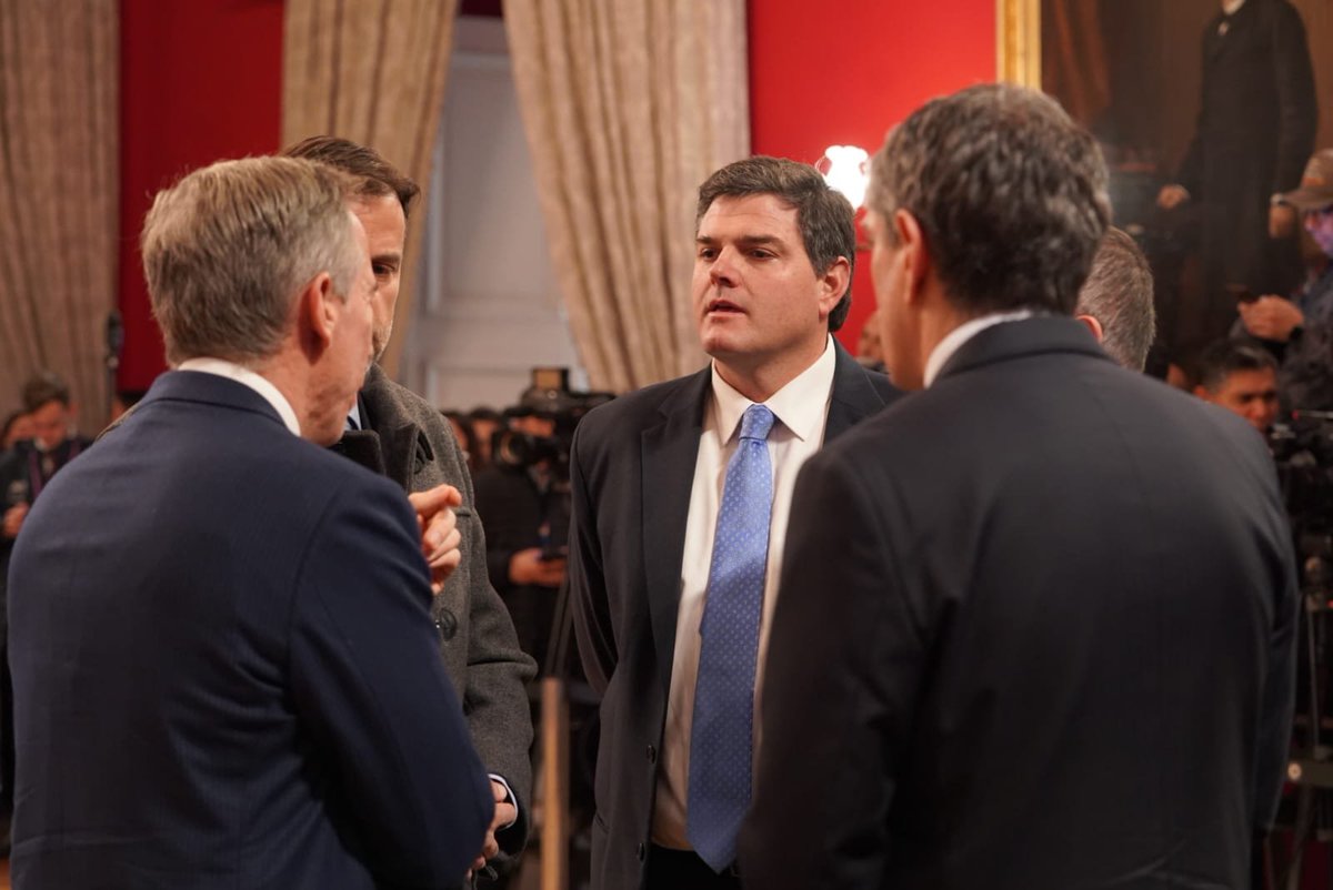 ACHMChile's tweet photo. 🏛️ El presidente de la ACHM, Gustavo Alessandri, participó en La Moneda en el anuncio de la reforma constitucional que establece controles de drogas para autoridades y una nueva causal de cesación en el cargo por consumo de sustancias ilícitas. https://t.co/SPx3FCZsS6