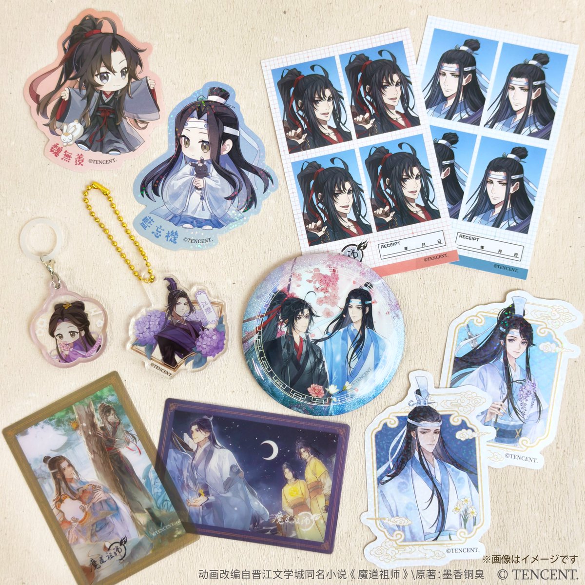 friendcharacter's tweet photo. ／
『#魔道祖師』のグッズを一部ご紹介✨
＼

華やかなイラストや
可愛いミニキャラを使用したグッズがたくさん登場！
ついペアで集めたくなるアイテムも…♪

全国の100円ショップにてお買い求めいただけます☺

#FriendCharacters #100円ショップ https://t.co/aCIr4fimEN