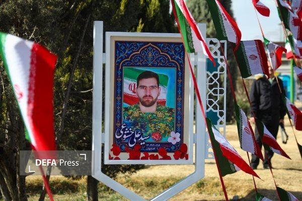 KamaleSharif's tweet photo. این ۳تا قرمساقی که امروز در میدان شهید  #علیخانی اصفهان اعدام شدن ، اینا رو باید همون جوری که مامورای #فراجا رو شهید کردن ، هلاک می کردن.
دیوثها ۴نفر از ماموران نیروی انتظامی رو به قتل صبر شهید کردن ، زدن ، با سنگ ،قمه ، تبر ، چوب و میلگرد ، بعد بستنشون به تابلوهای راهنمایی ، #بنزین رویشان ریختند و آتیششون زدن ، وقتی فهمیدن که این شهدای عزیز هنوز زنده هستن با قمه و چاقو و تبر مثله کردن.

شهدای بزرگوار 
 #ولی_الله_صفری
#محمد_همتی
#سید_علی_خشوعی
#حسین_رمضانی
ان شاالله اعدام قاتلین 
شهید #آرمان_علیوردی
و
#روح_الله_عجمیان