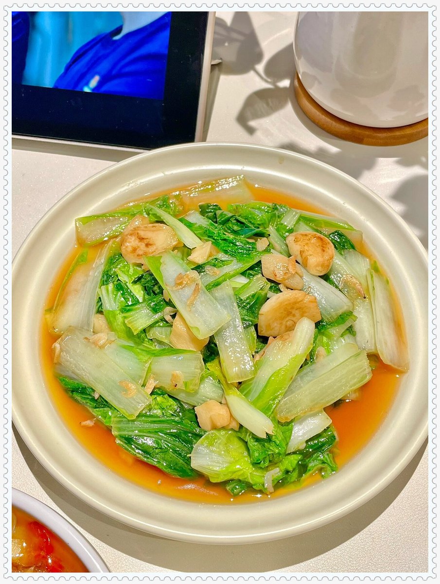 kblee7232's tweet photo. 今天加班到很晚，推门就看到餐桌上温着的夜宵，还有贴在餐盒上的便签“今天的星星没你耀眼”，突然觉得所有疲惫都散啦 https://t.co/QP5n5m0wEz