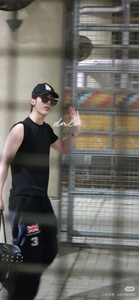Noyb520's tweet photo. Ricky at Macau Airport heading back to Korea today https://t.co/ce5Pm6RMfw