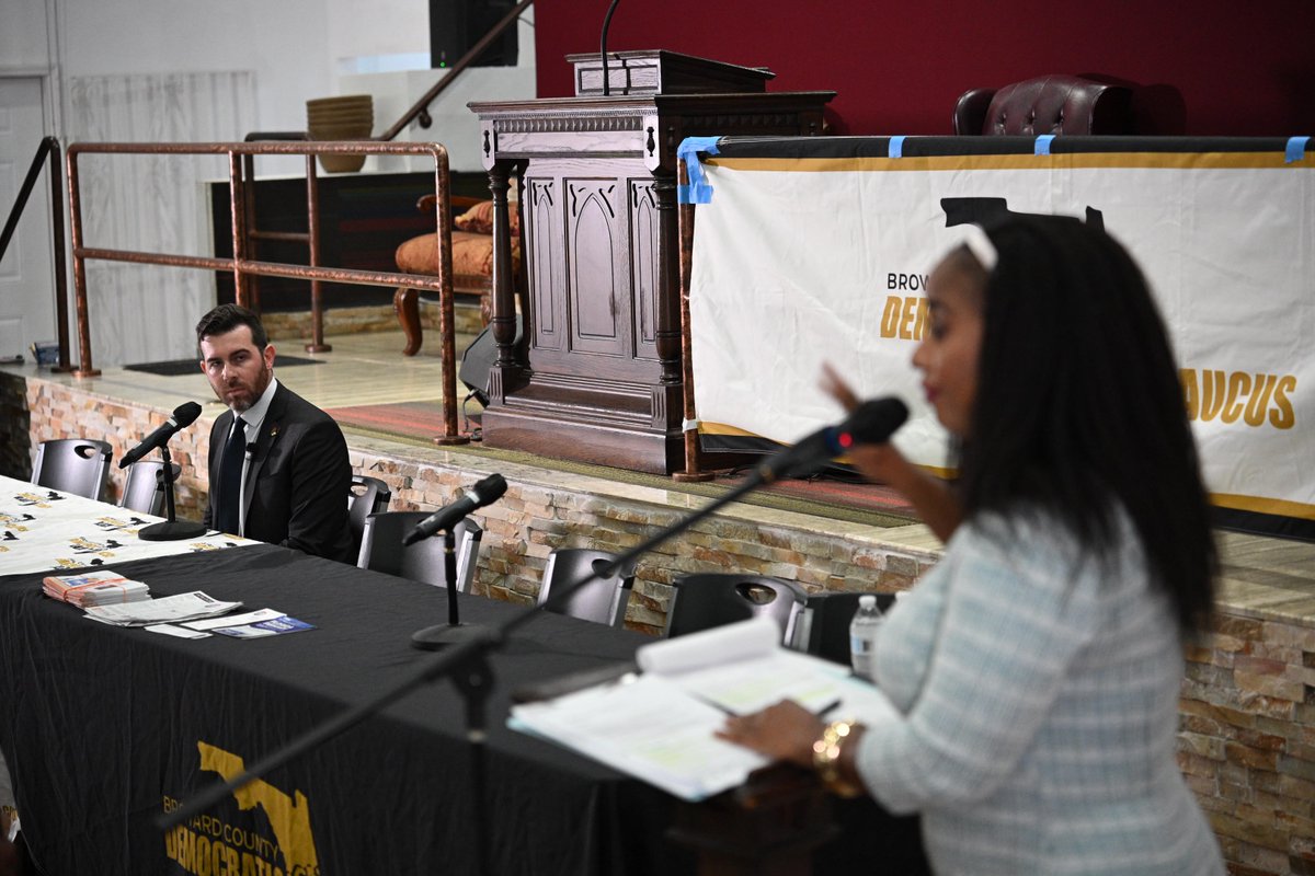 OliverALarkin's tweet photo. You might be wondering how I got here.

My debate opponent, @JaredEMoskowitz, hid rather than defend sending billions overseas, empowering ICE, becoming the first Democrat to join the DOGE Caucus, and putting wealthy donors over FL-25.

So I debated his empty chair. It lost. https://t.co/tuqQORzeDe