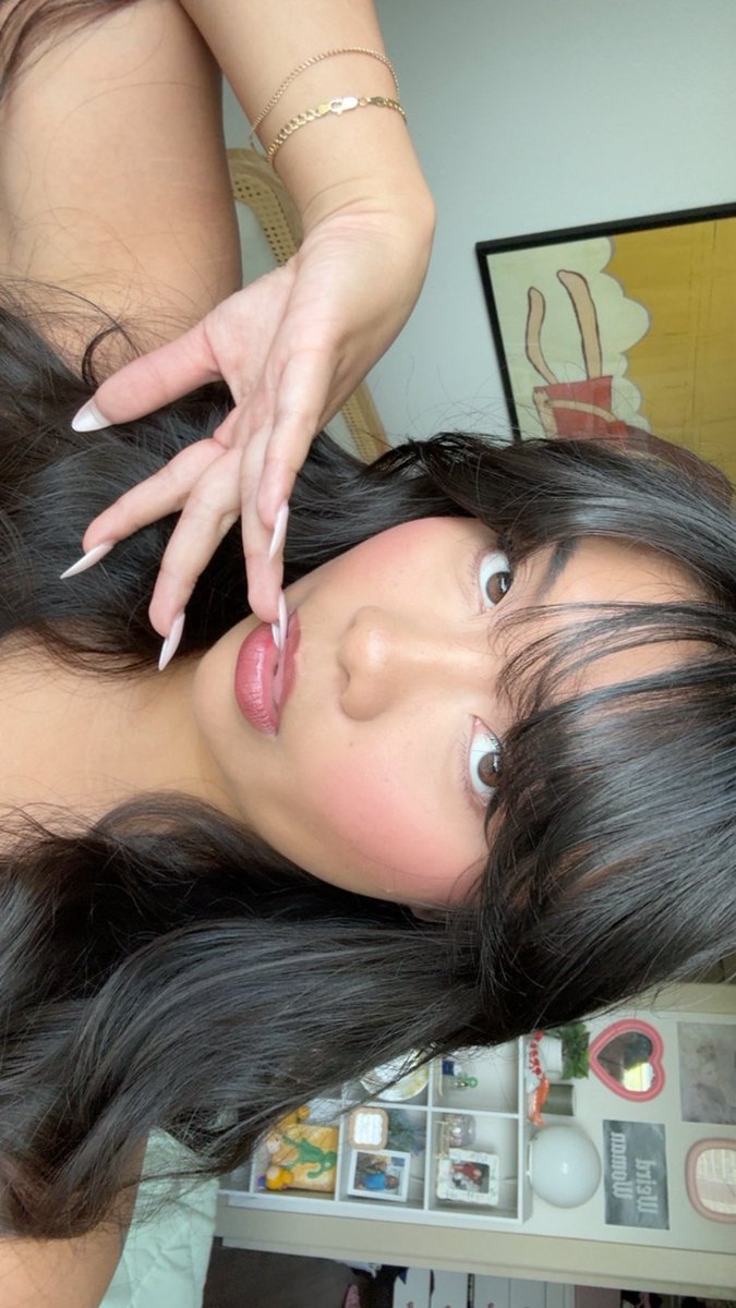 lovelltrin's tweet photo. do you have bangs or are you a good person? https://t.co/lol4T9sGFw