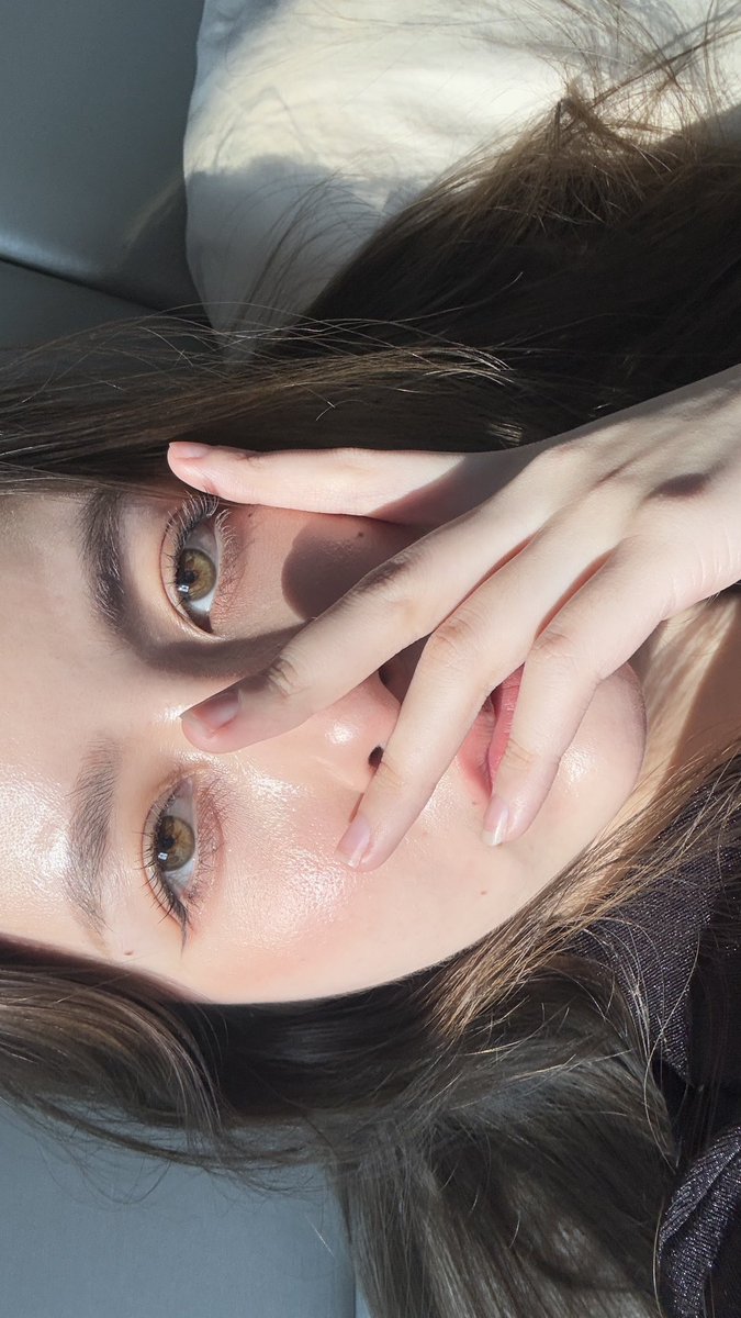 emimyyu's tweet photo. agora um assunto muito importante: os olhos da chanya são os olhos mais lindos da tailândia https://t.co/o0WDNd9aw9