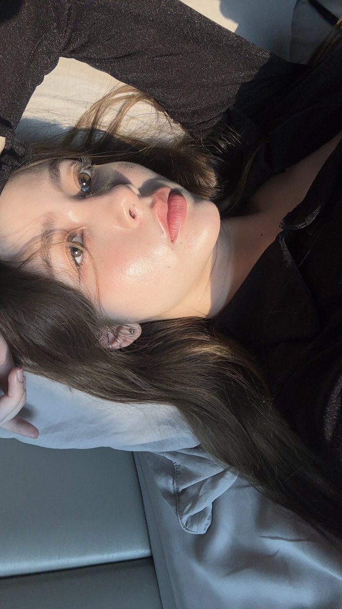 emimyyu's tweet photo. agora um assunto muito importante: os olhos da chanya são os olhos mais lindos da tailândia https://t.co/o0WDNd9aw9