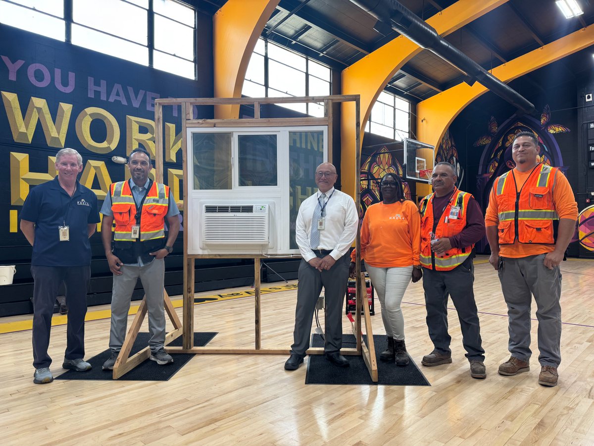 HACLA1938's tweet photo. HACLA is bringing energy-efficient A/C to Nickerson Gardens through partnerships with @MayorOfLA, @LADWP, and @RepMaxineWaters .
๐ก 1,066 units planned โ 330 already installed
๐ Healthier, more resilient homes for families in Watts
#CoolLA #HeatMitigation #ClimateAction https://t.co/WNSNVhrgmc