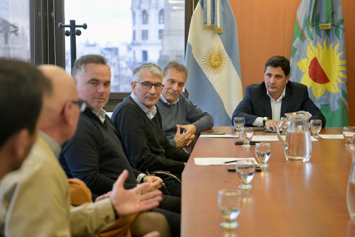 CPuglelli's tweet photo. Hoy participé de una reunión de trabajo junto al ministro de Transporte de la Provincia, @MartinMarinucci; el subsecretario de Transporte Terrestre, @DamiContrerasOk; el concejal de Zárate, @Borrelliguido; e intendentes de la Segunda Sección Electoral.

Durante el encuentro se avanzó en la recuperación de un servicio de transporte muy esperado, que volverá a conectar Zárate, Baradero, San Pedro, Ramallo y San Nicolás, fortaleciendo la conectividad y generando más oportunidades para miles de vecinos que estudian, trabajan y viajan diariamente.

El transporte público es apostar por una provincia más integrada, con mejores oportunidades para todos.