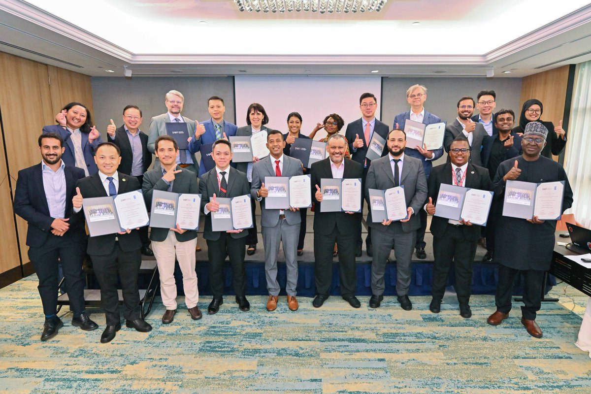UNDPtech's tweet photo. Happy to be partnering @MFAsg and the Civil Service College again for the FOSS for Good Executive Program!

This year's program saw senior officials from 14 FOSS member states in town for a week-long exchange on Digital Governance, Cybersecurity &amp; AI Adoption for Public Service. https://t.co/2Mi1qSqhBO