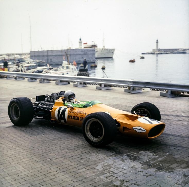 Retromania4ever's tweet photo. McLaren M7A, the very 1st car to secure a #FormulaOne victory for the #McLaren team. https://t.co/Hzit5TYPPc