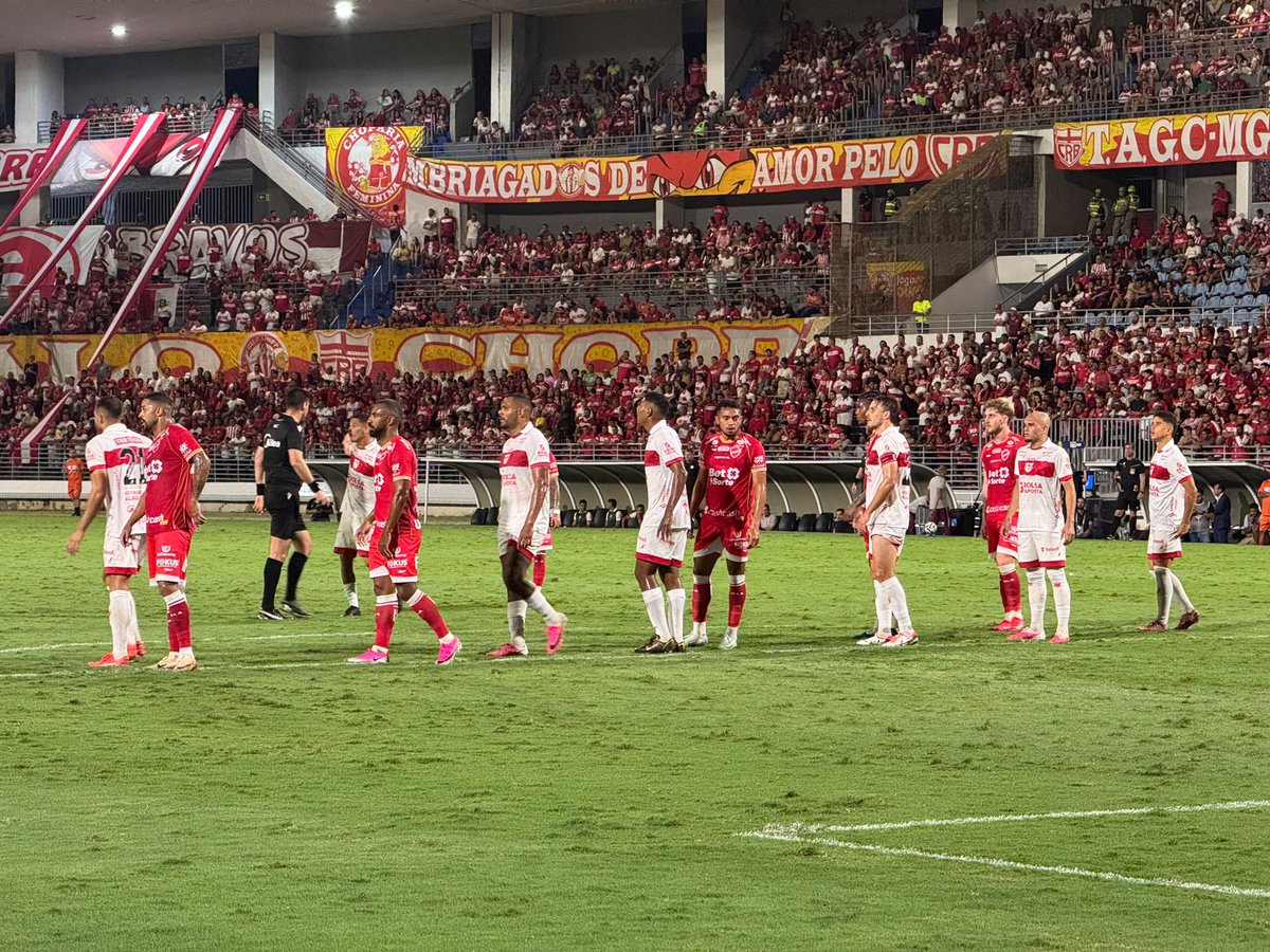 VilaNovaFC's tweet photo. Fim de jogo. Agora vamos para uma sequência de três jogos em Goiânia. O primeiro deles é no dia 8 de agosto, sábado, às 16h no OBA contra o Sport Recife.

#CRBxVIL - 2x0 - #RaçaFéUnião #TIMEDOPOVO https://t.co/0rafJNWSJw