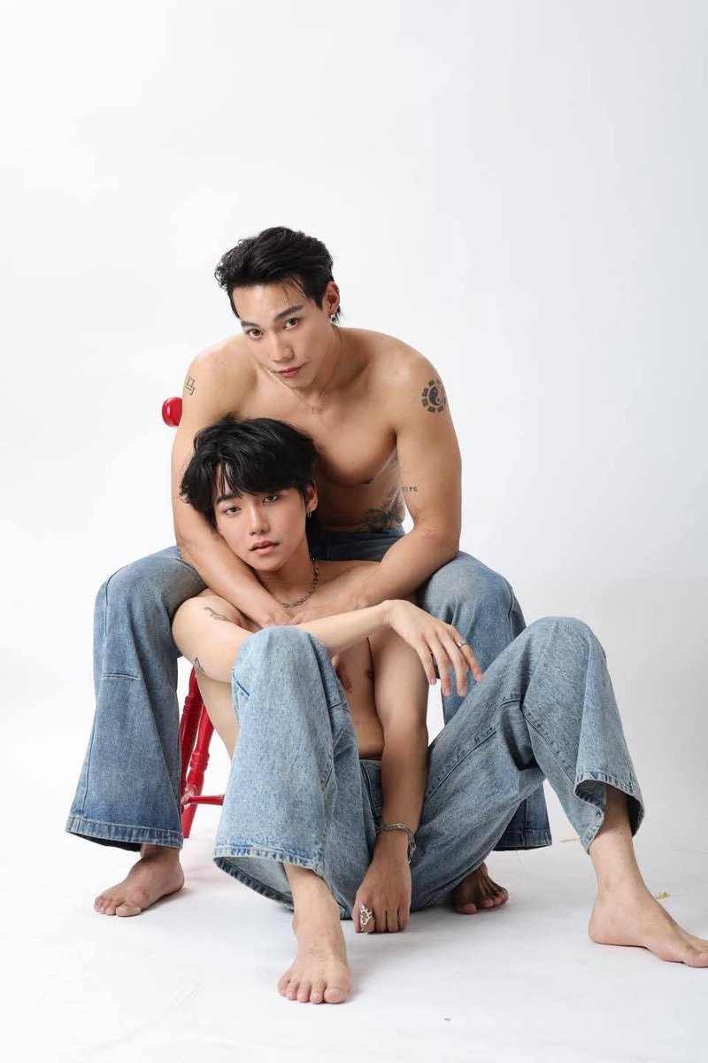 NotiBLOficial's tweet photo. 🚨PRÓXIMAMENTE🚨

Fotos promocionales de Rcha y Peat para #KingofBarHostSeries! 🫡

El BL sobre un Bar de anfitriones🔥 donde un chico lo tiene todo hasta que llega su competencia, todavía no cuenta con fecha de estreno

📌El BL es producido por los mismos de #venusinthesky y #CheckOut

#BL #ศึกเกมลวง