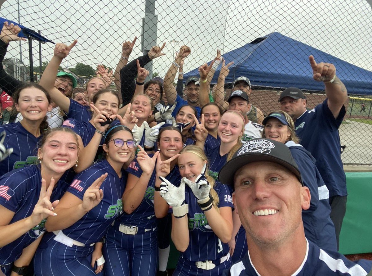 JarasJayden's tweet photo. Day 3 ✅ came up big today - down by 3 runs in the bottom of the 7th to pull out the W! Check out my snag at 1B! Let’s go! 
Day 4 loading ❤️❤️ 

Alliance Nationals 

@ExtraInningSB @ZipsSB @OHStorm2029Nat https://t.co/ODf9KdZGC6
