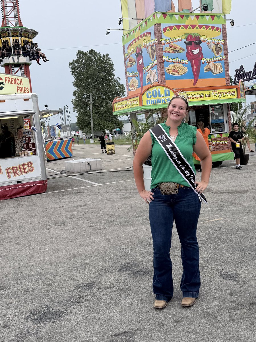 DMakuh2029's tweet photo. Good luck to everyone at Clark County Fair this week!!! I got to spend some time at their fairgrounds today and got to meet the 4-h Queen and Princess! Great experience good luck to all the exhibitors!! #Muskingumcountyfairprincess 
#4h #farmlife #clarkcountyfair #muskingumcounty https://t.co/KBTLlwZEPh