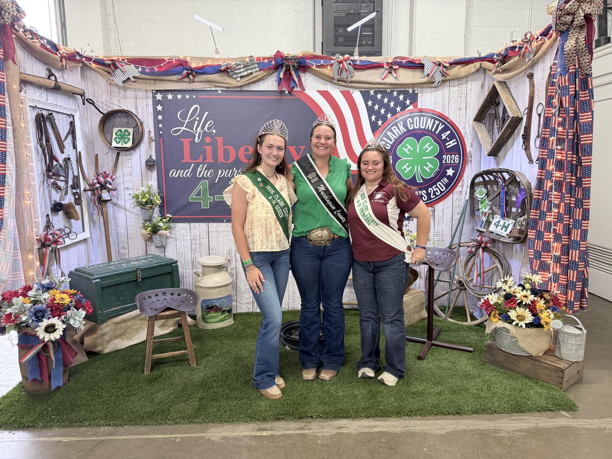 DMakuh2029's tweet photo. Good luck to everyone at Clark County Fair this week!!! I got to spend some time at their fairgrounds today and got to meet the 4-h Queen and Princess! Great experience good luck to all the exhibitors!! #Muskingumcountyfairprincess 
#4h #farmlife #clarkcountyfair #muskingumcounty https://t.co/KBTLlwZEPh