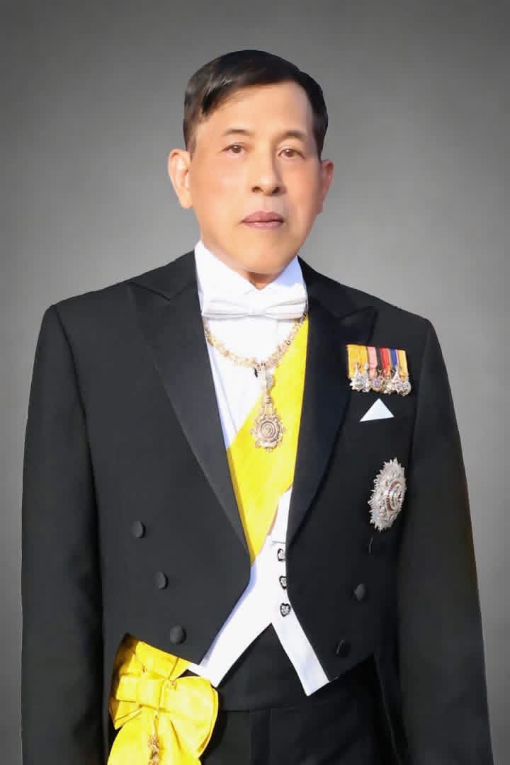 Aphichet_65's tweet photo. ขอพระองค์ดำรงผไทรัฐ
เป็นยอดฉัตรปกหล้าประชาใส
นำสยามเกริกฟ้าทวีไกร
เป็นธงชัยปิ่นมกุฏิวงศ์จักรี

แม้นสิ่งใดระคายยุคลบาท
จงพินาศปราศพ้นจอมพระศรี
ขอบรมเดชนุภาพเดื่องทวี
ด้วยภักดีใจรักพ่อหลวงไทย

ขอถวายพระพร
พระครูสุภัทรธรรมบัณฑิต #เรารักในหลวง #เรารักสถาบัน #ในหลวง https://t.co/JPBb8IKQeo