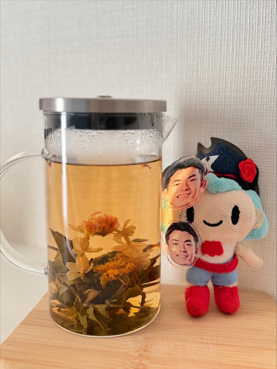 rinze's tweet photo. 職人さんが、綺麗に咲きますようにって願いを込めて糸で結んでくれた工芸茶🍵🌸

お湯を入れたら、あ〜極楽♨️って手足を伸ばすみたいに花が開いてきれいだった🫖
もっと買ってくればよかったなぁ😩
中華街行かねば🐉 https://t.co/3zTrgiF0DC